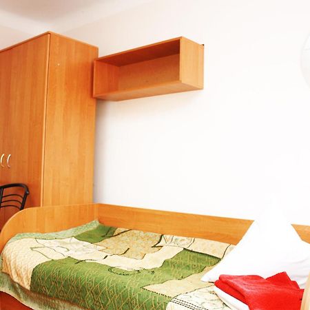 Vydubychi Hostel เคียฟ ภายนอก รูปภาพ